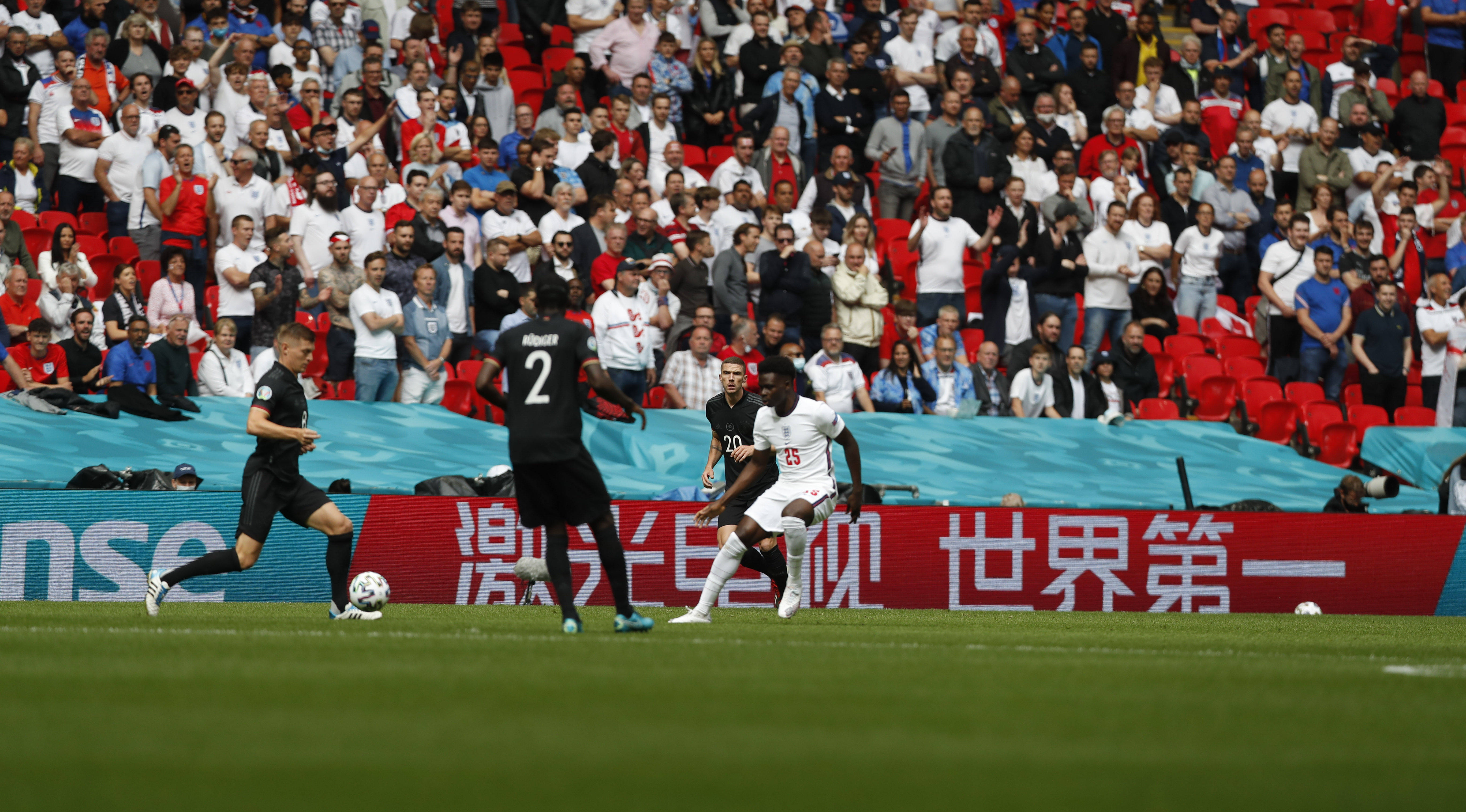 爱游戏平台-包含冲刺阶段体能课后，新疆广汇主帅复盘备战荷甲，话题不断，更衣室氛围转暖的词条